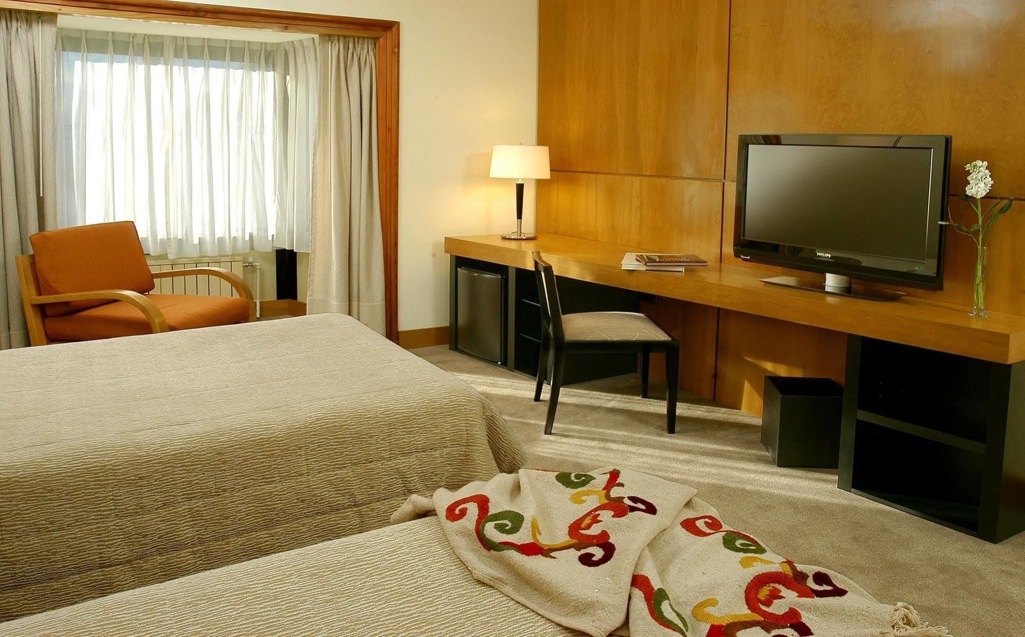 Nh Bariloche Edelweiss Otel Oda fotoğraf